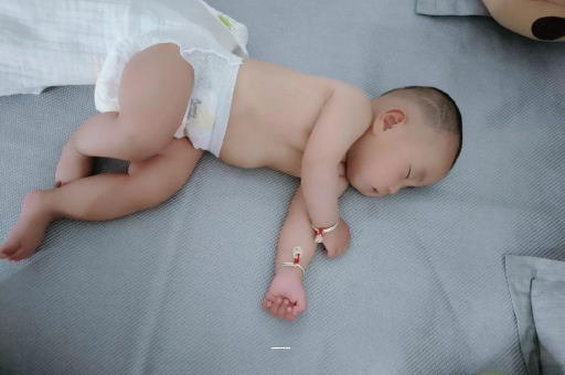 乌海宝宝拉屎有黑色颗粒